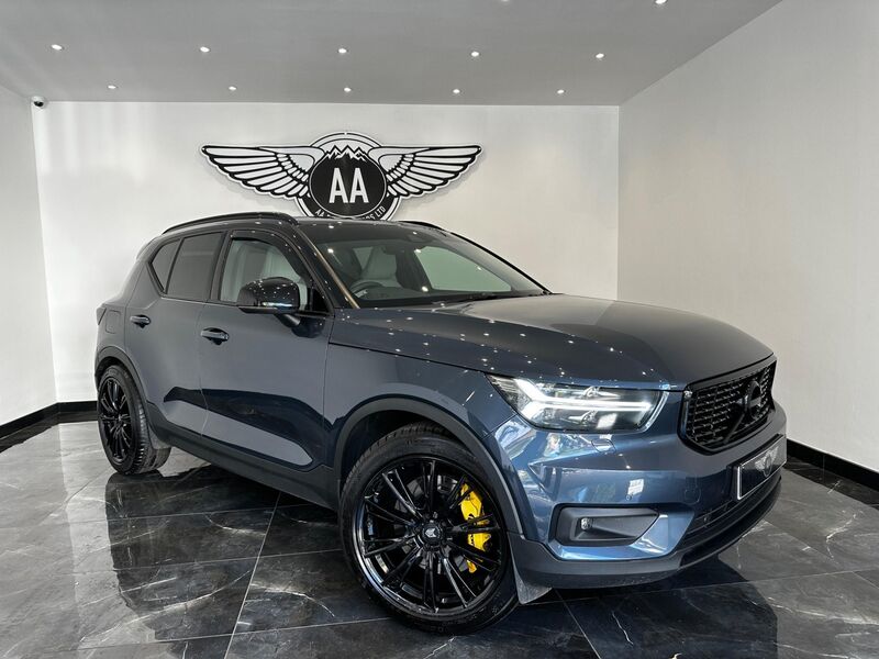 VOLVO XC40