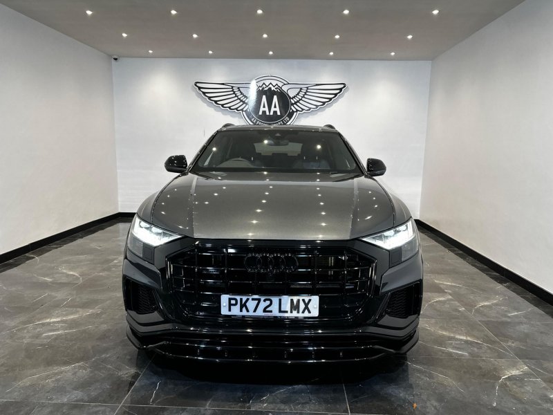 AUDI Q8