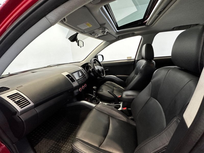 MITSUBISHI OUTLANDER