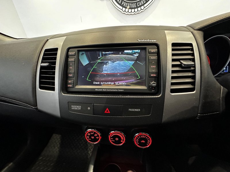 MITSUBISHI OUTLANDER