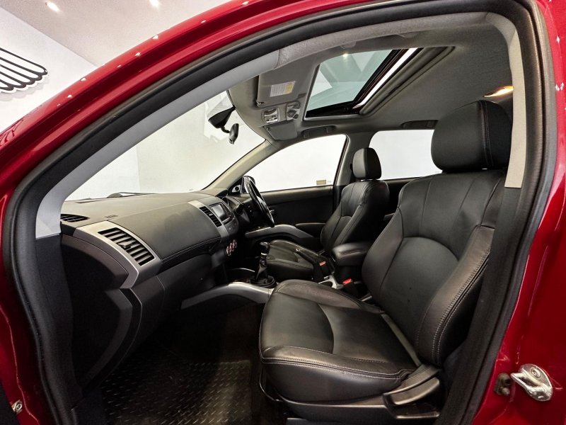 MITSUBISHI OUTLANDER