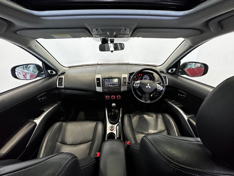 MITSUBISHI OUTLANDER