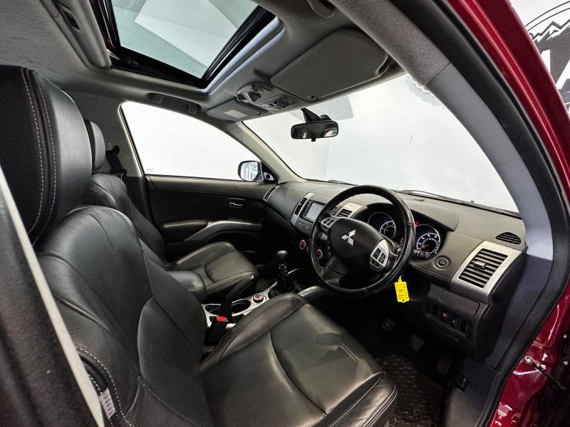 MITSUBISHI OUTLANDER