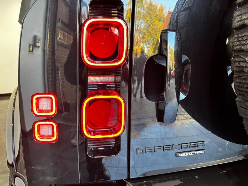 LAND ROVER DEFENDER 110