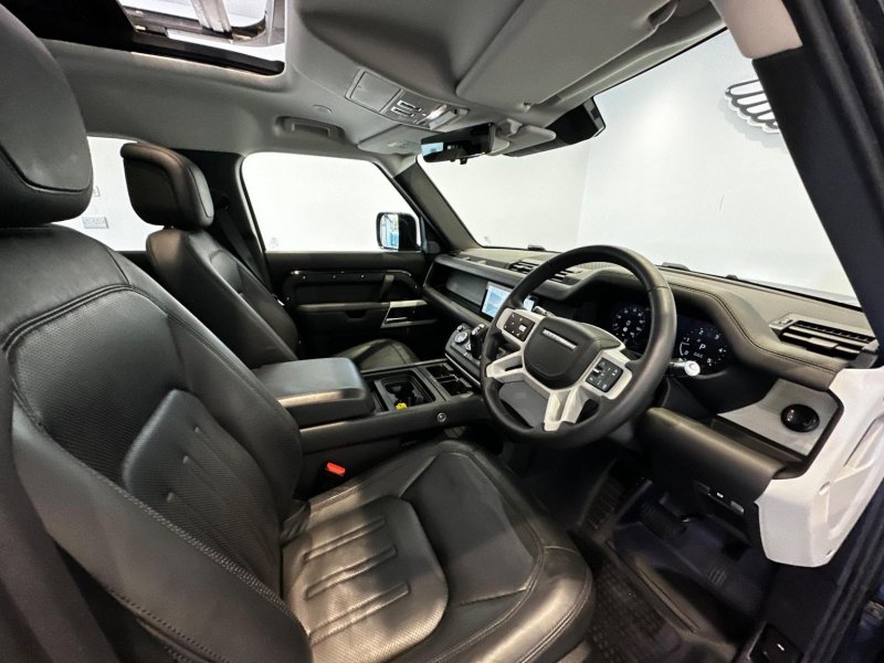LAND ROVER DEFENDER 110