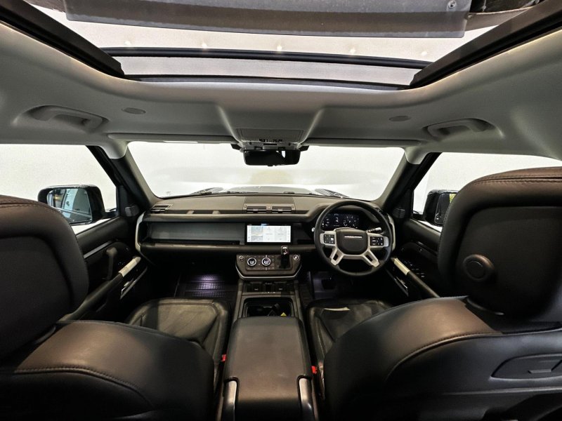 LAND ROVER DEFENDER 110
