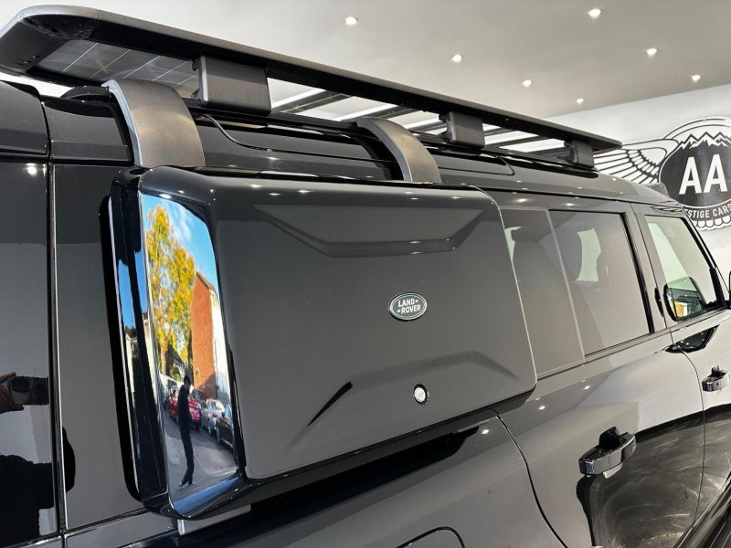 LAND ROVER DEFENDER 110