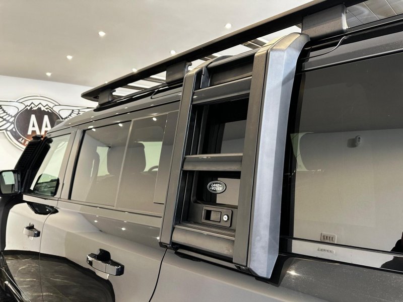 LAND ROVER DEFENDER 110