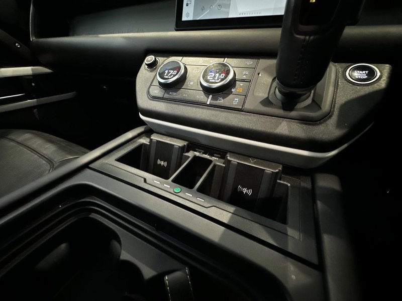 LAND ROVER DEFENDER 110