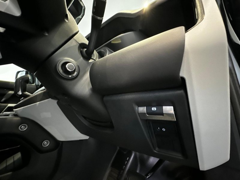 LAND ROVER DEFENDER 110