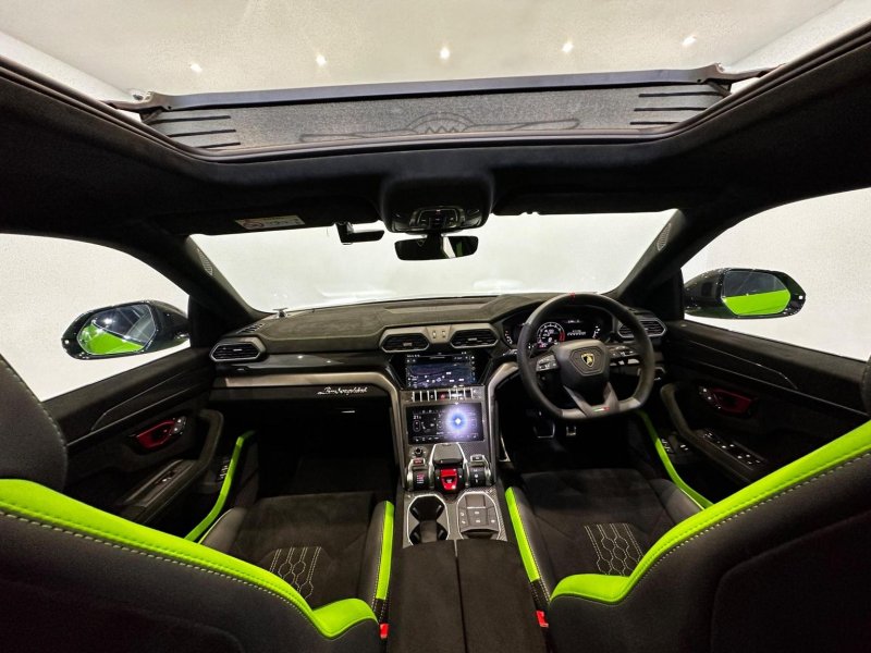 LAMBORGHINI URUS