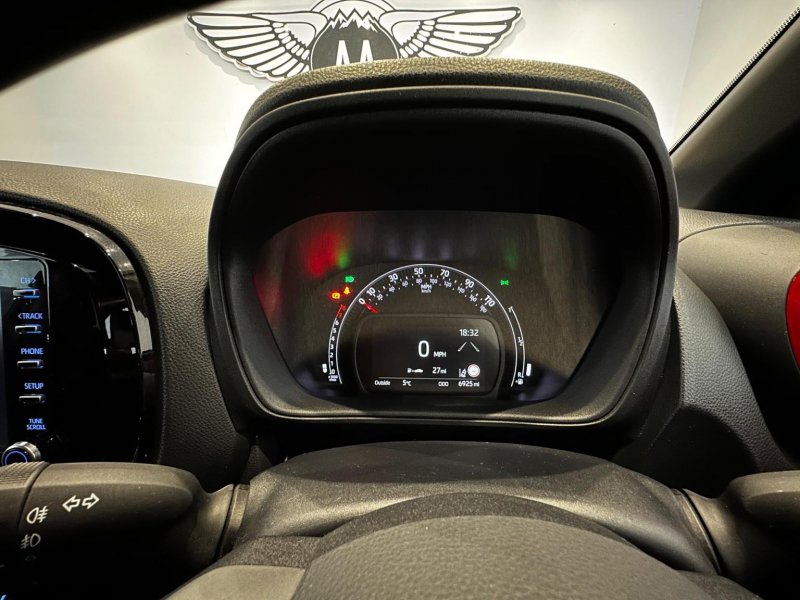 TOYOTA AYGO X