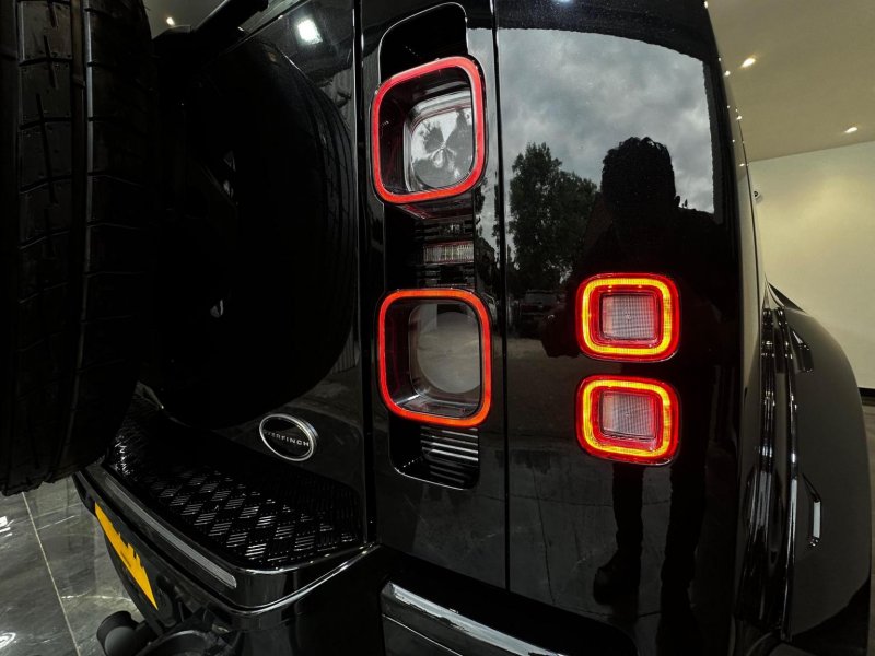 LAND ROVER DEFENDER 110