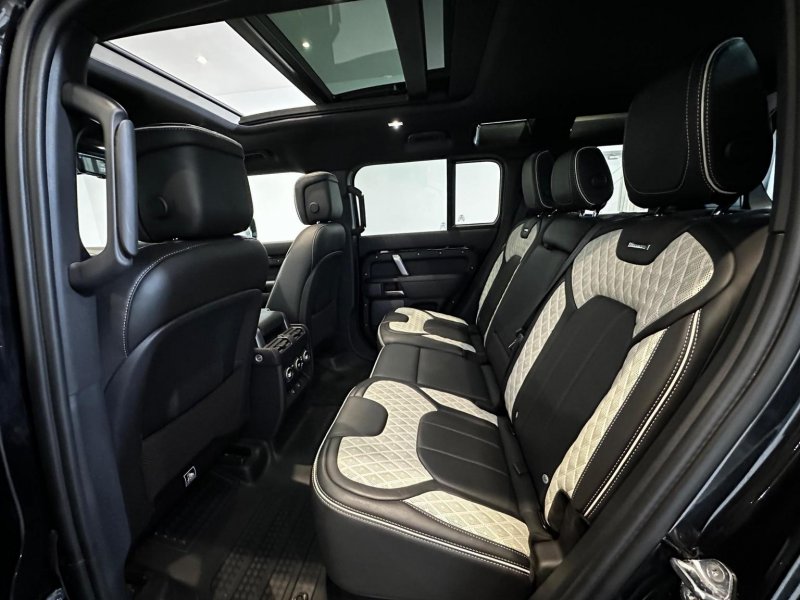LAND ROVER DEFENDER 110