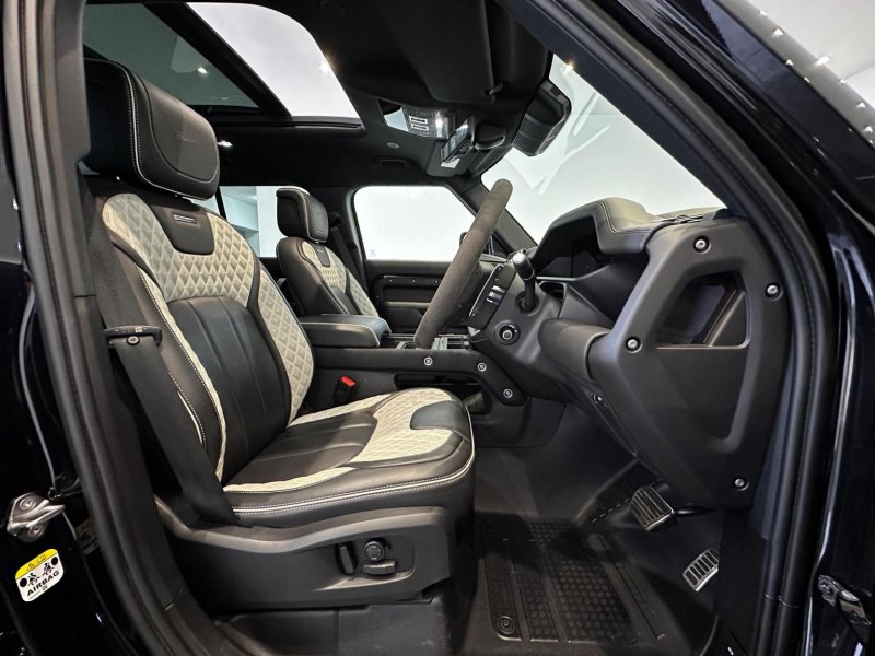 LAND ROVER DEFENDER 110