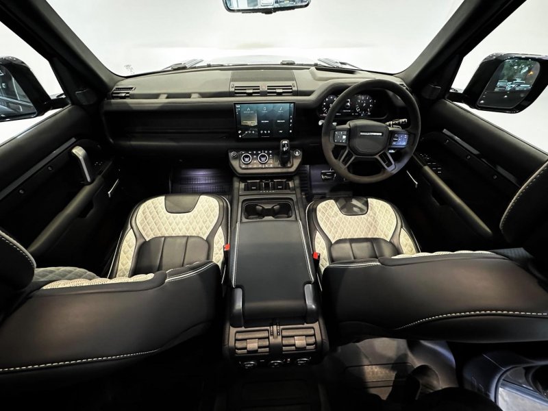 LAND ROVER DEFENDER 110