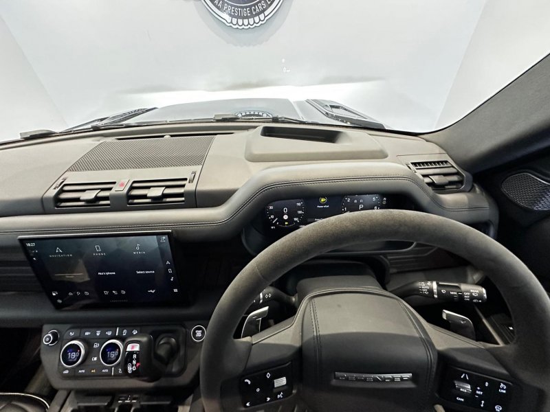 LAND ROVER DEFENDER 110