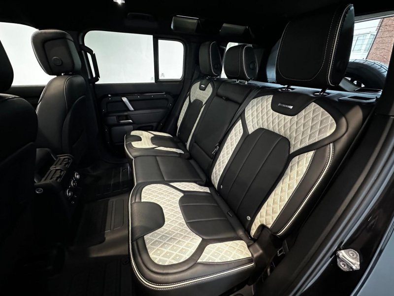 LAND ROVER DEFENDER 110