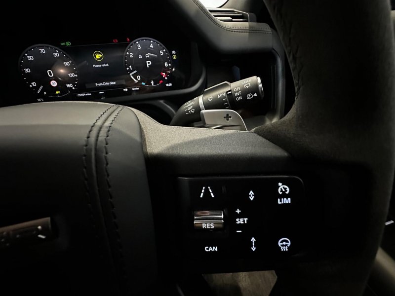 LAND ROVER DEFENDER 110