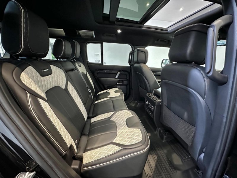 LAND ROVER DEFENDER 110