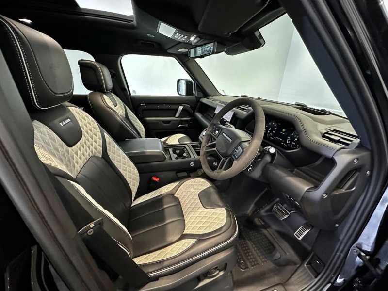 LAND ROVER DEFENDER 110