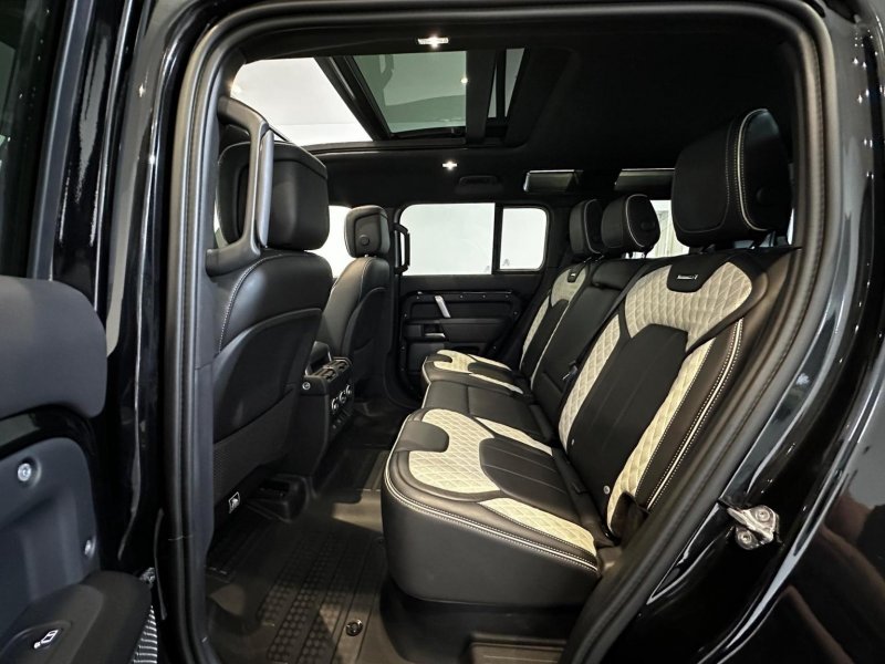 LAND ROVER DEFENDER 110