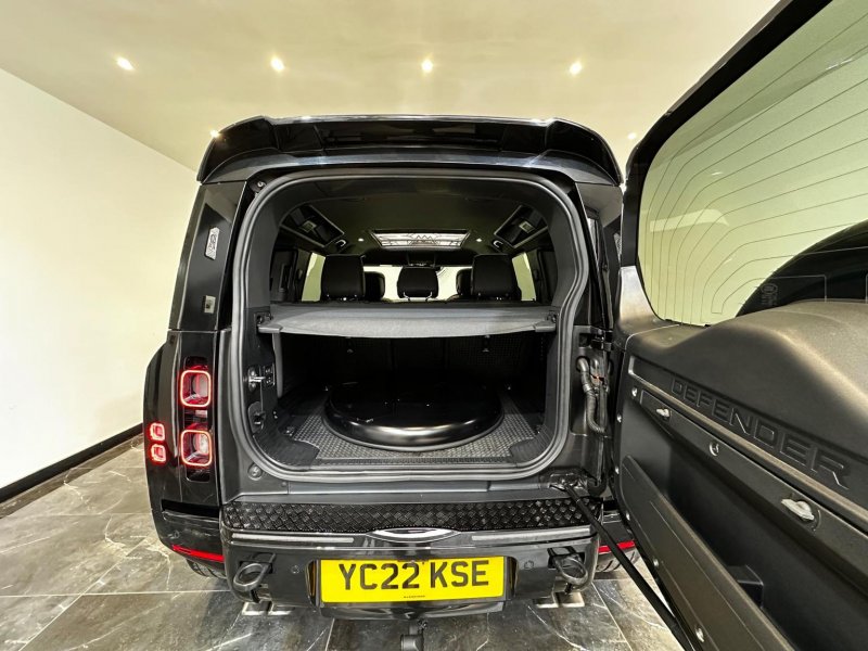 LAND ROVER DEFENDER 110