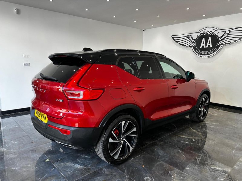 VOLVO XC40