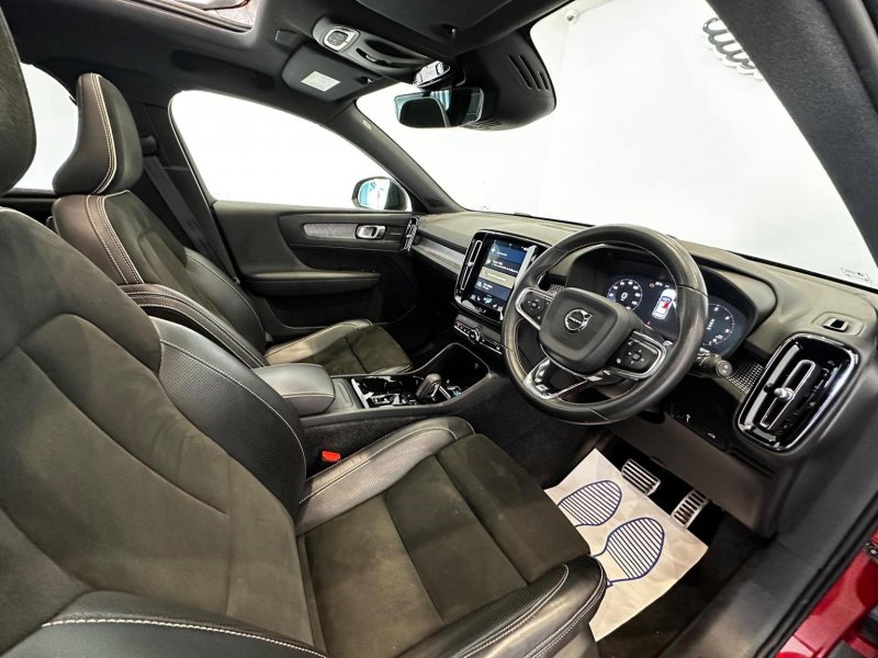 VOLVO XC40