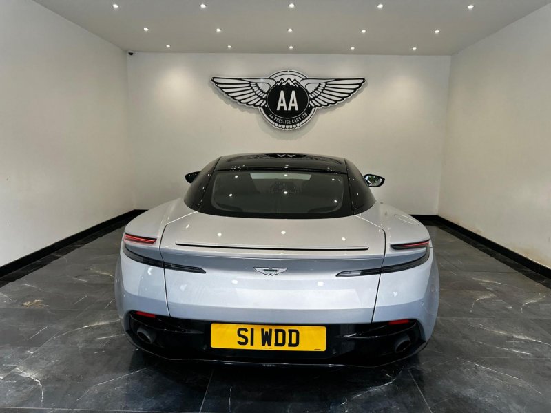 ASTON MARTIN DB11