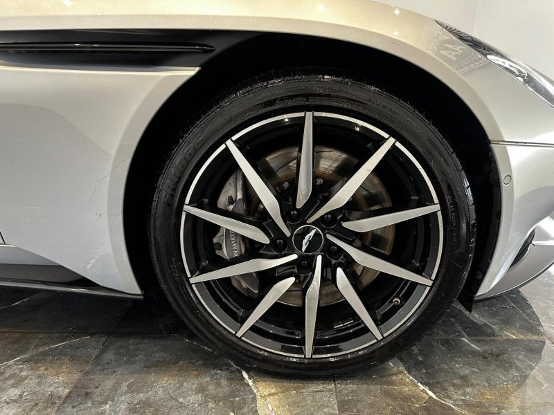 ASTON MARTIN DB11