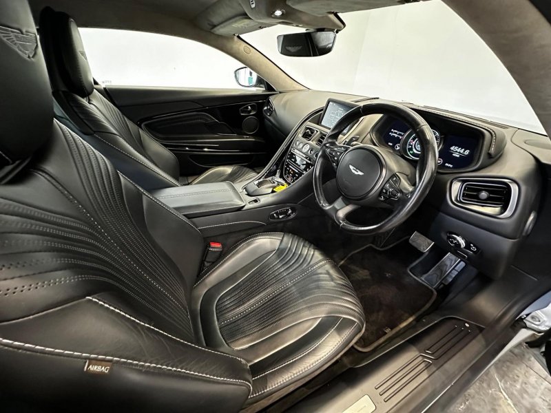 ASTON MARTIN DB11