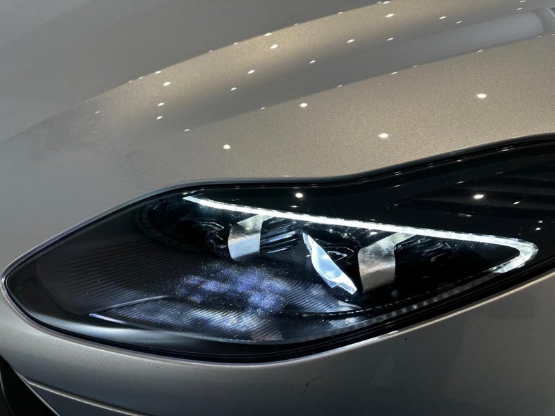 ASTON MARTIN DB11