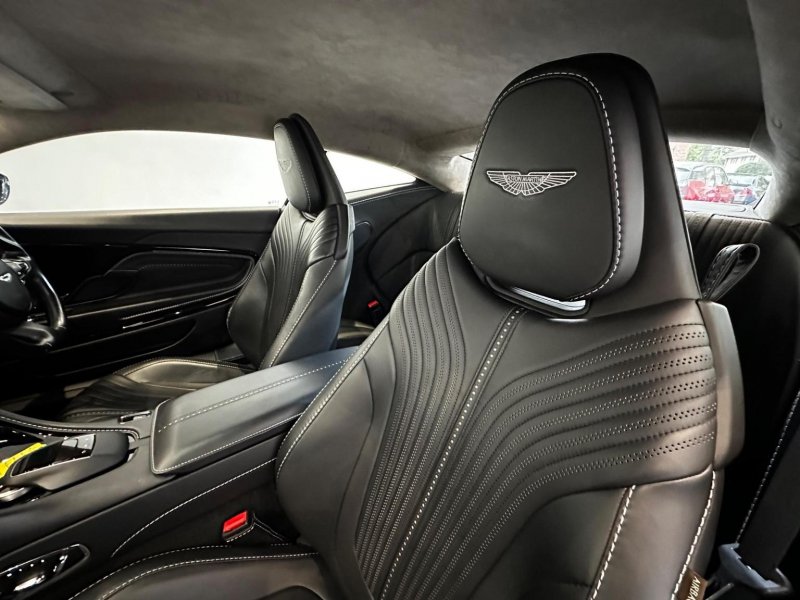 ASTON MARTIN DB11