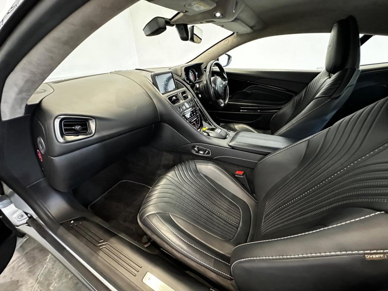 ASTON MARTIN DB11