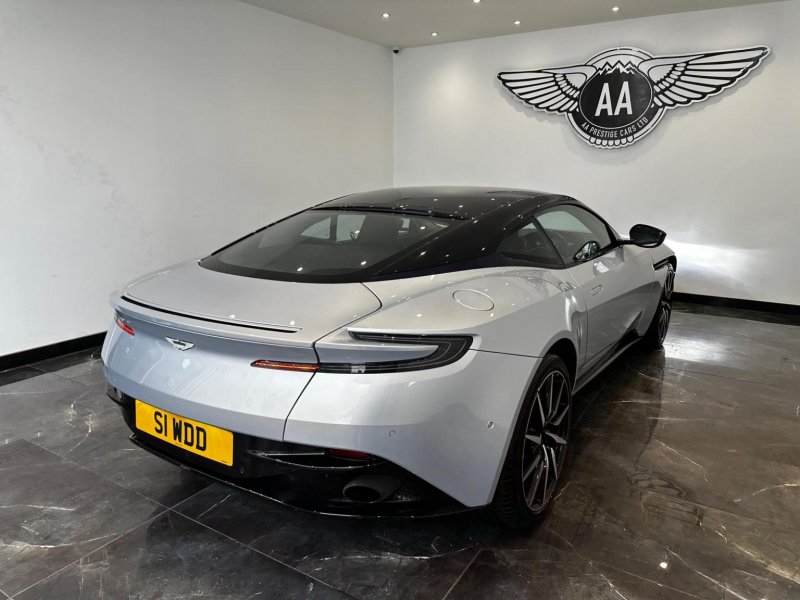 ASTON MARTIN DB11