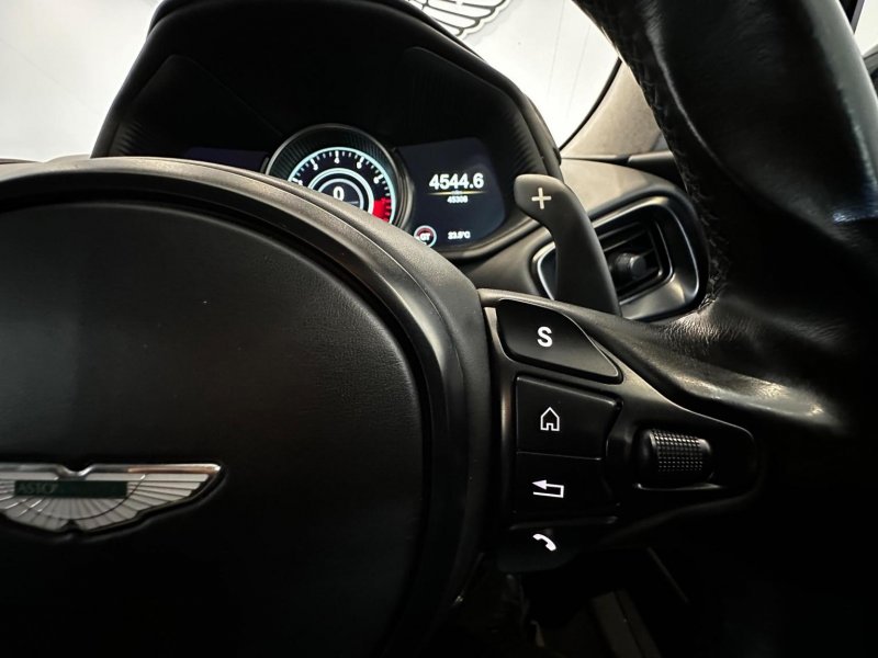 ASTON MARTIN DB11