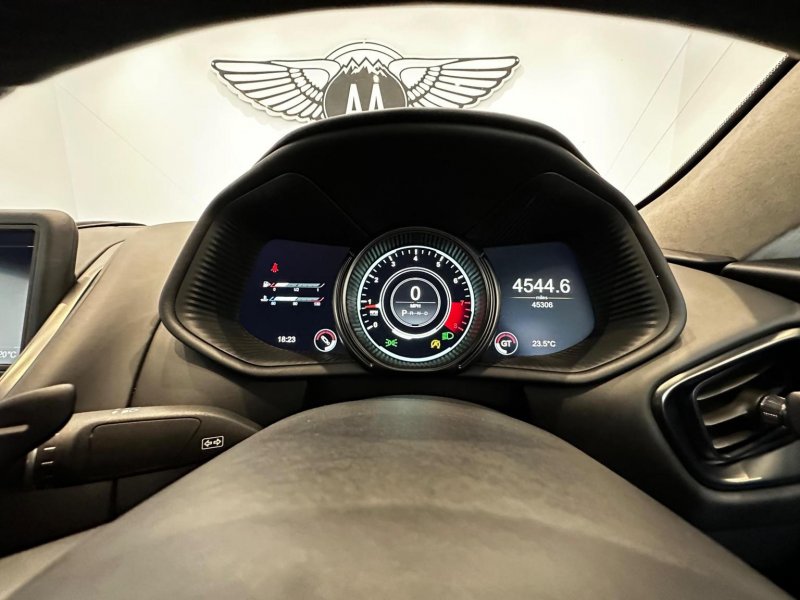 ASTON MARTIN DB11