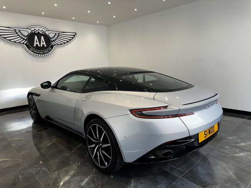 ASTON MARTIN DB11