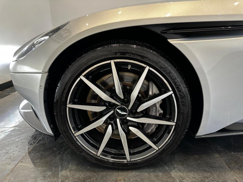 ASTON MARTIN DB11
